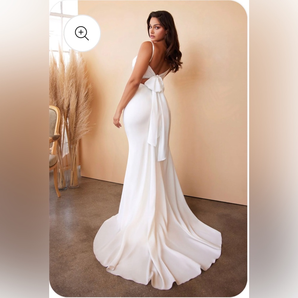 Tie-Back Sash Charmeuse Mermaid Gown Wedding Dress Off White Size 6